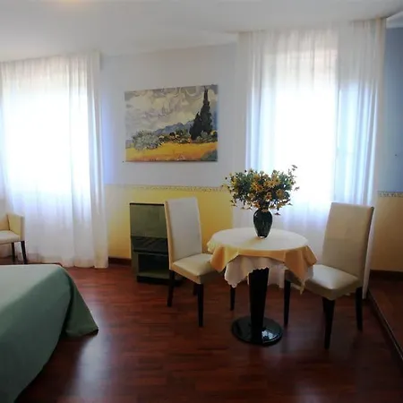 Hotel Como 3* סירקוזה