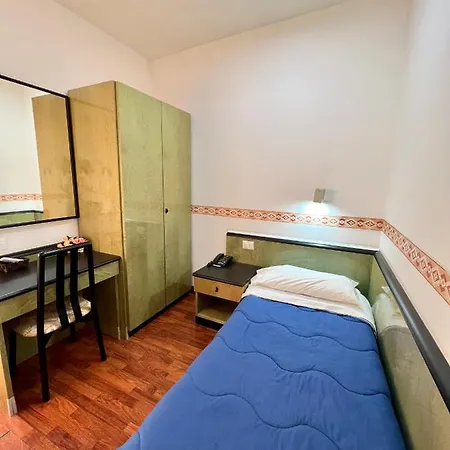 Hotel Como 3*