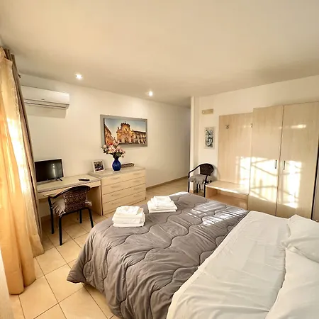 Отель Hotel Como 3*
