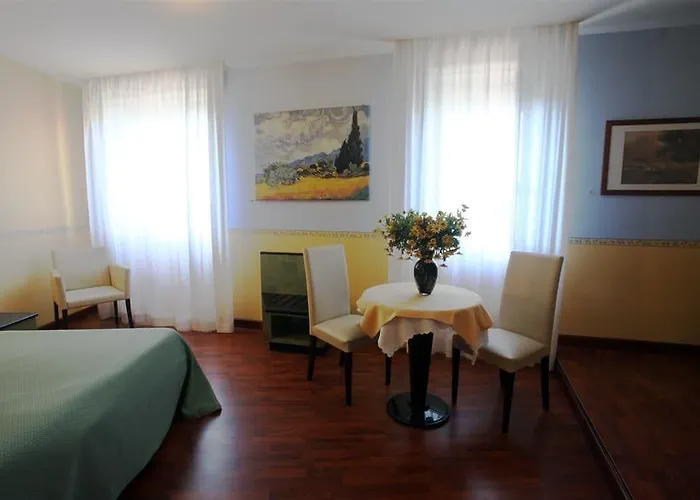 Hotel Como 3* Szirakúza