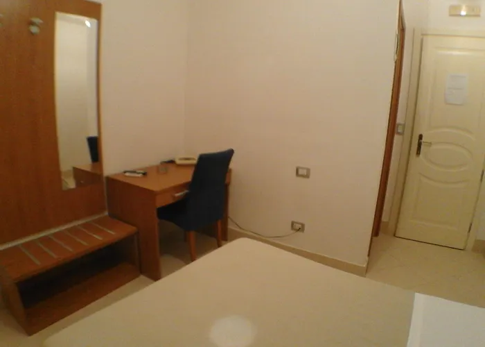 Hotel Como 3* Szirakúza