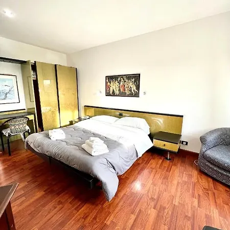 Hotel Como 3*